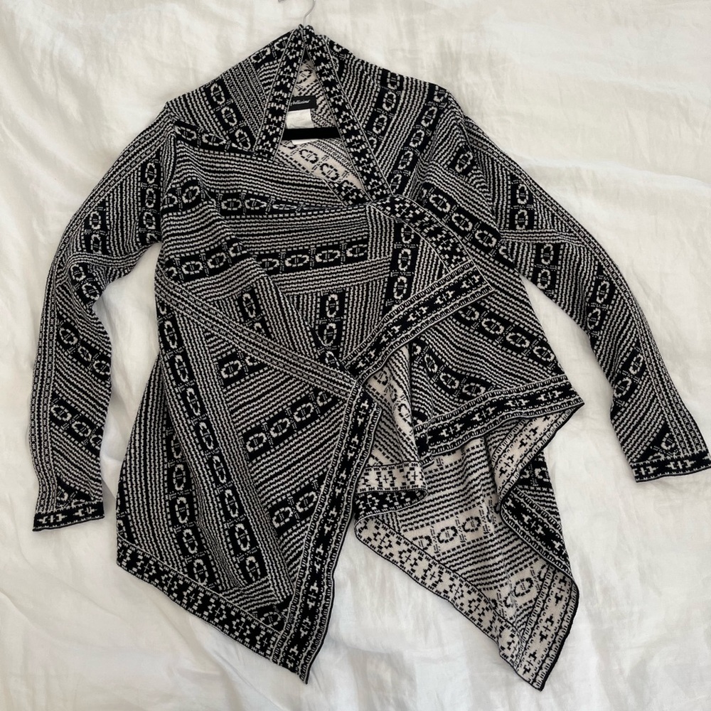Black and White Patterned Women's Sweater